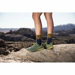 Darn Tough Number 2 Micro Crew Midweight W/ Cushion | Men's Clothing