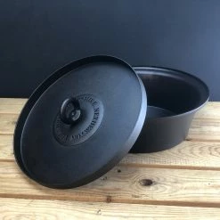 Netherton Foundry Dutch Oven With Hot Coals Lid