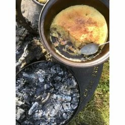 Netherton Foundry Dutch Oven With Hot Coals Lid