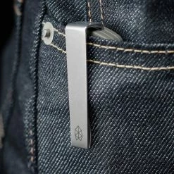 The James Brand The Carter