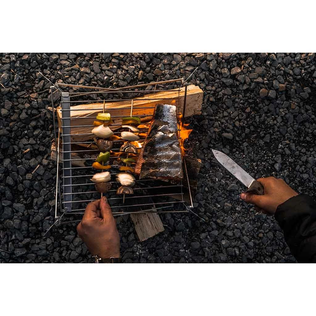 Wolf And Grizzly Camping Kit Grill With Fire Set